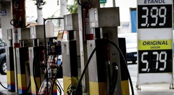 Gasolina fica R$ 0,20 mais barata a partir de hoje nas refinarias
