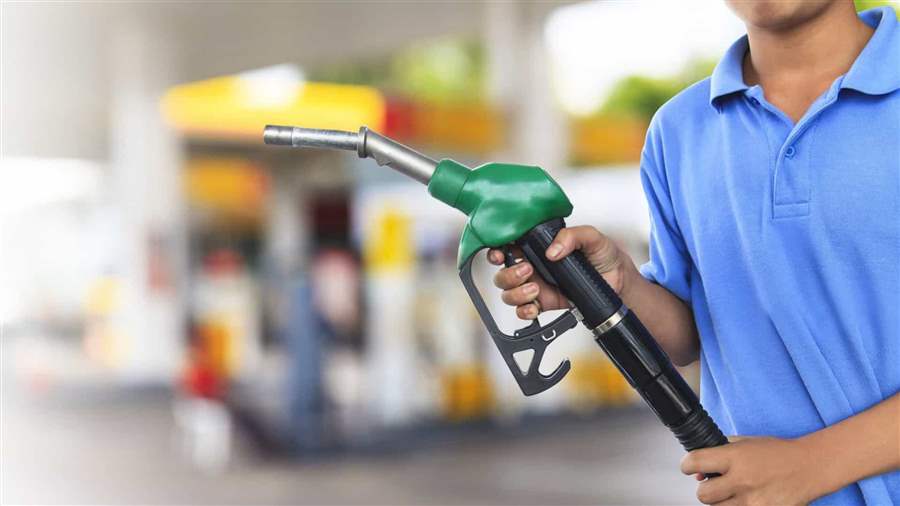 Abicom vê defasagem média de 8% no preço da gasolina e cobra aumento da Petrobras
