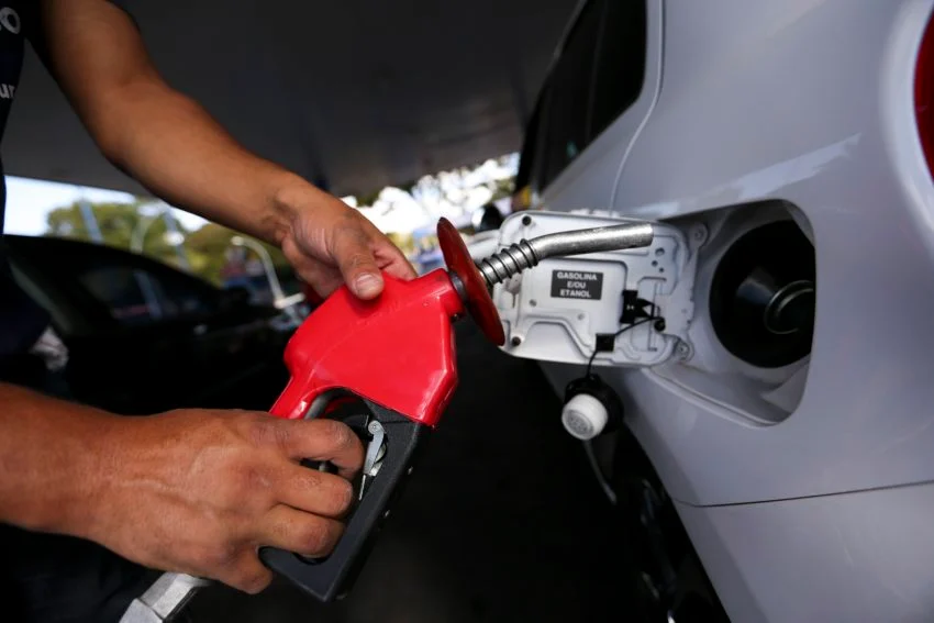Gasolina deve passar de R$ 7 nos postos de todo o Brasil com novo reajuste da Petrobras