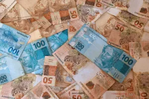 PEC da gastança pode levar dívida bruta do governo a 97,5% do PIB, calcula XP
