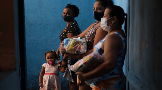 
Mulheres chefes de família e negros são as maiores vítimas da pandemia