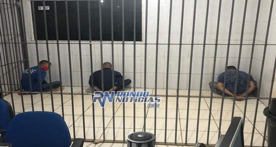 Polícia Militar prende três jovens com carro clonado e arma de fogo