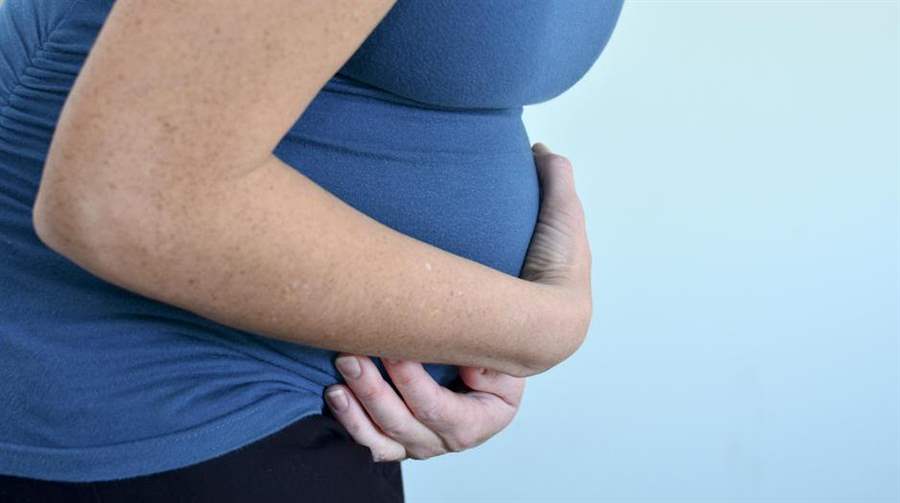 Sogra bêbada agride nora grávida de seis meses com chutes na barriga