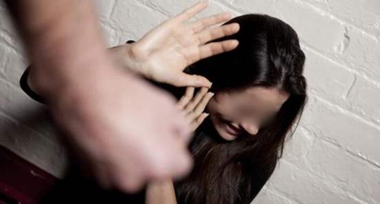 Mulher grávida de três meses apanha do marido por reclamar de bebedeira 