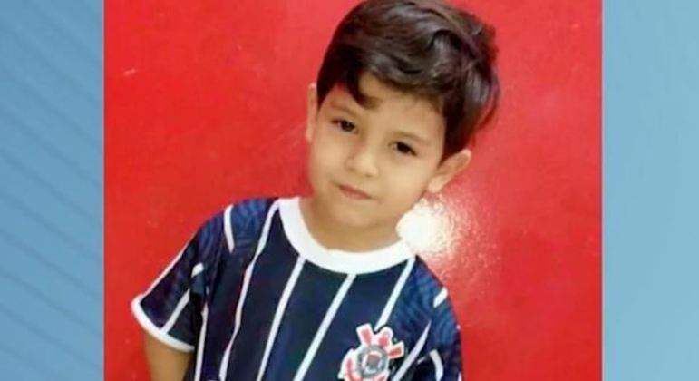 Garoto Guillermo de 4 anos espancado por casal morre e vizinhos ouviam as agressões 