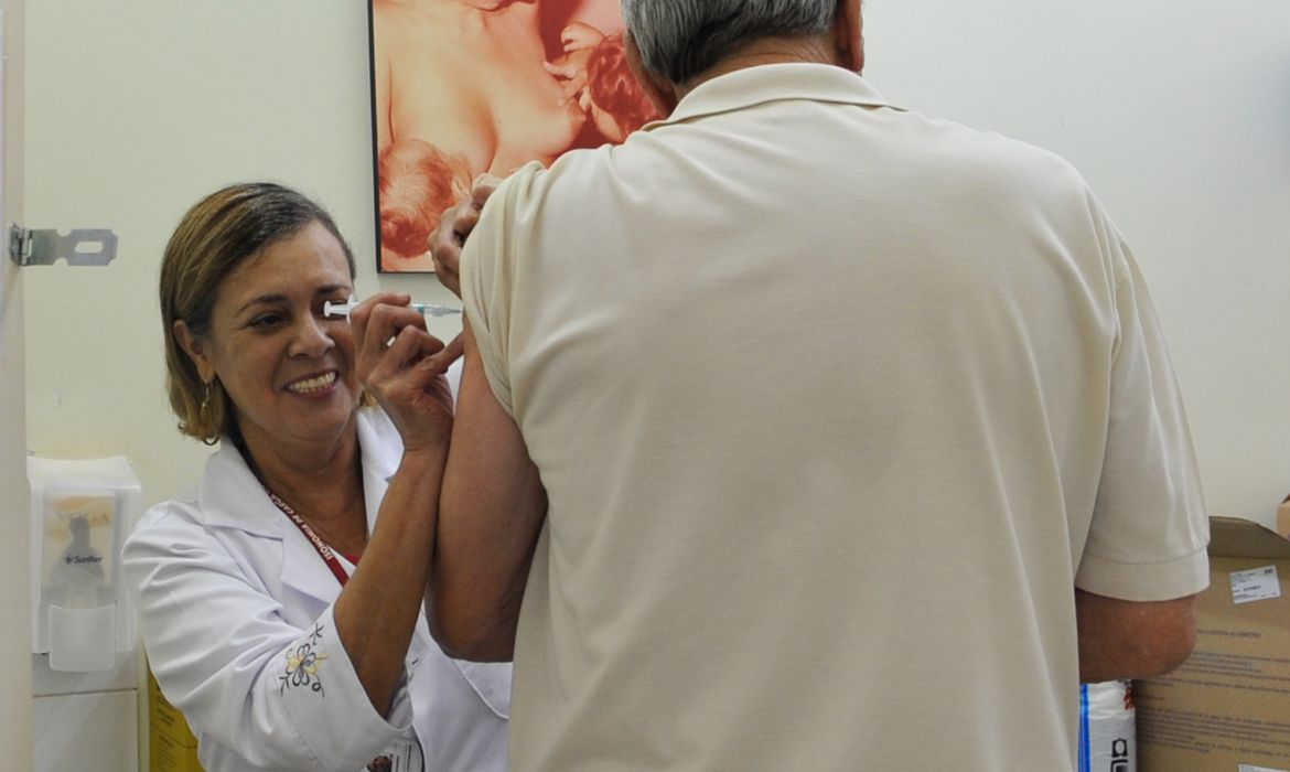 Vacinação contra a gripe começa nesta segunda-feira em todo o país
