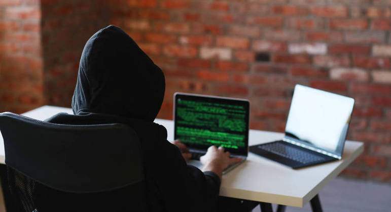 227 mil brasileiros têm os dados de cartões de crédito à venda na dark web
