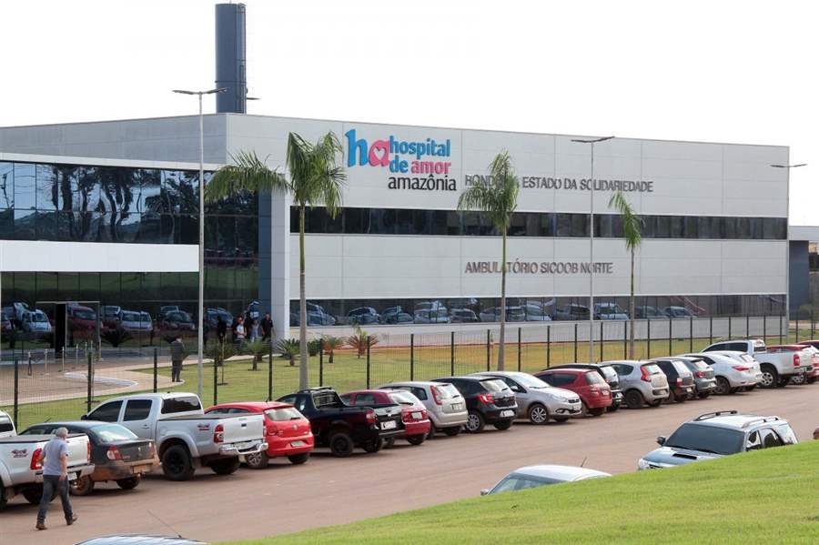 Polícia prende quatro criminosos furtando o Hospital do Amor