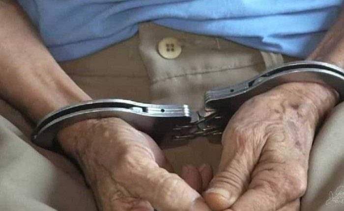 Idoso é preso vendendo drogas no beco Bariri na Zona Sul
