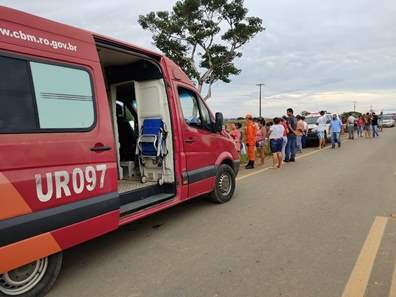 Caminhão caçamba tomba  depois de colisão na RO-257 perto de Machadinho 