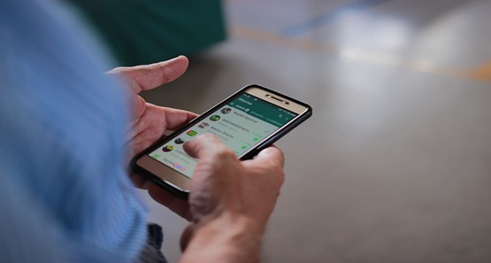 Homem é esfaqueado por familiares da esposa após ler mensagens no celular dela