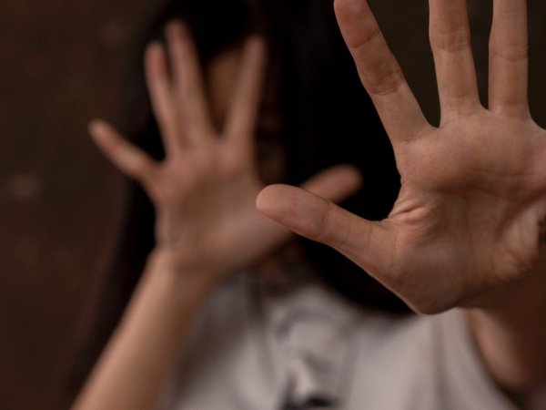 Motivado por ciúmes, marido agride esposa adolescente na zona rural