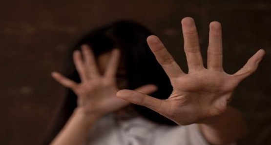 Adolescente de 14 anos é estuprada por suspeito em carro na capital 