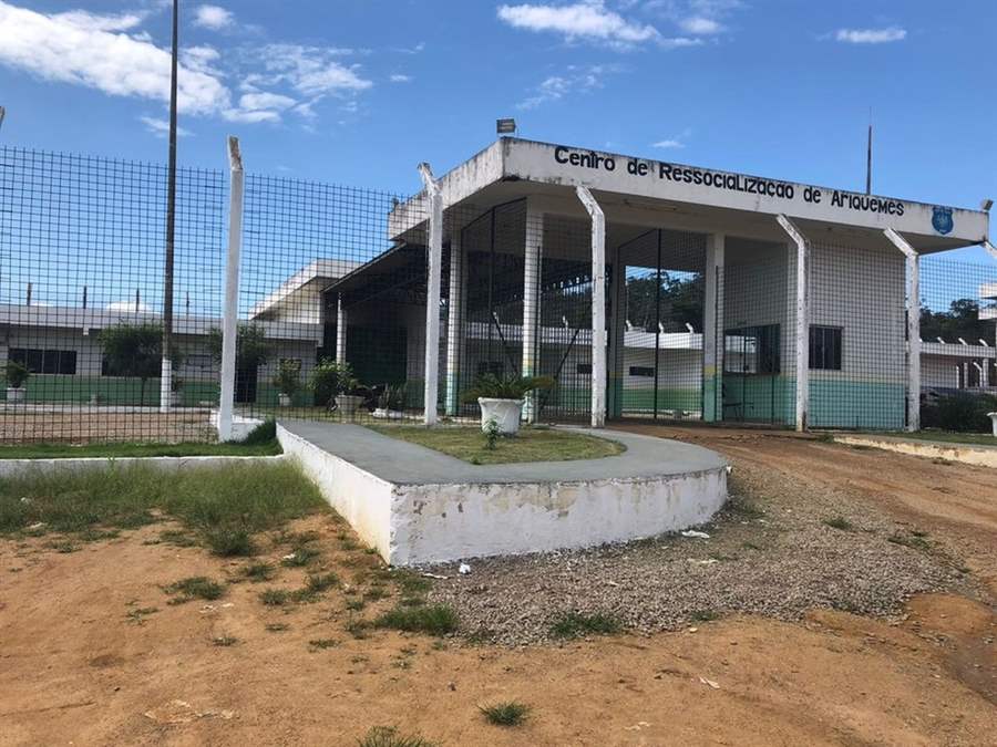Presos fogem durante banho de sol em presídio e delegado alerta 
