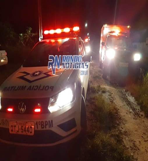 Homem de 35 anos é morto com quatro facadas na frente dos filhos
