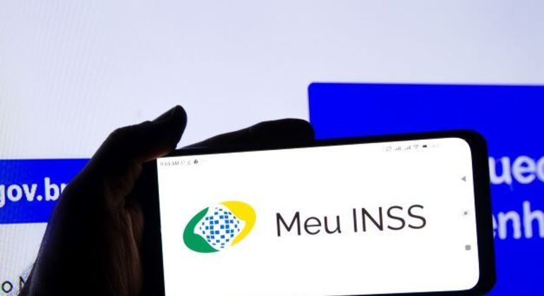 Afastamento por Covid-19 cai 90% e doença deixa de ser principal causa
