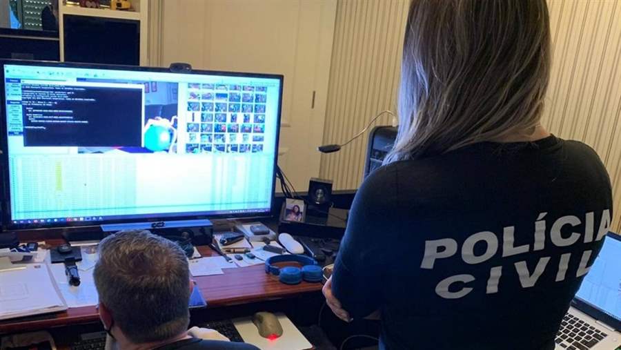 Homem é preso com mais de 1.700 arquivos de pornografia infantil