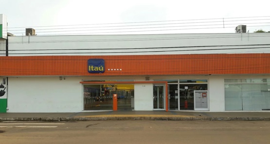 Bandidos invadem agência do Itaú na capital mas fogem após alarme disparar 