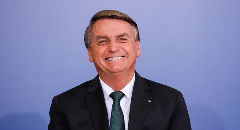 
Bolsonaro ironiza suposta relação de ex-contador de Lula com facção criminosa