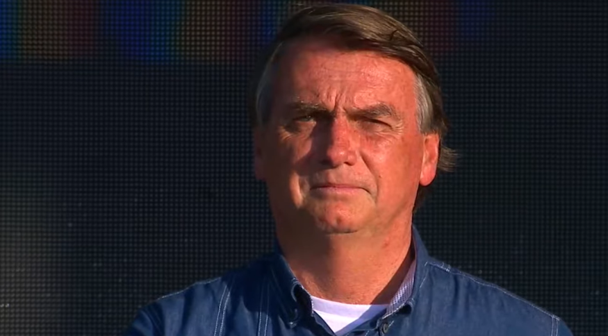 “Combustíveis estão caindo, ninguém me culpa agora, né?”, questiona Bolsonaro
