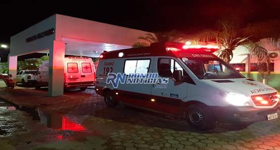 Homem é socorrido após levar facada no pescoço em briga de bar
