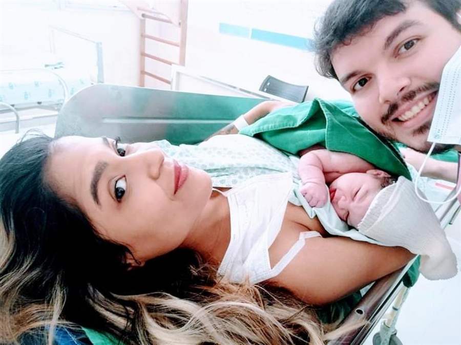 Jovem confunde gravidez com gastrite e só descobre gestação ao dar à luz