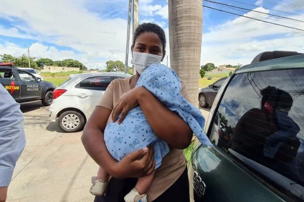 “Tem sido um pesadelo”, diz mãe de bebê trocado em berçário de Aparecida de Goiânia