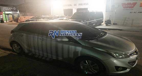 Motorista de aplicativo e passageiro são presos com cocaína dentro de carro