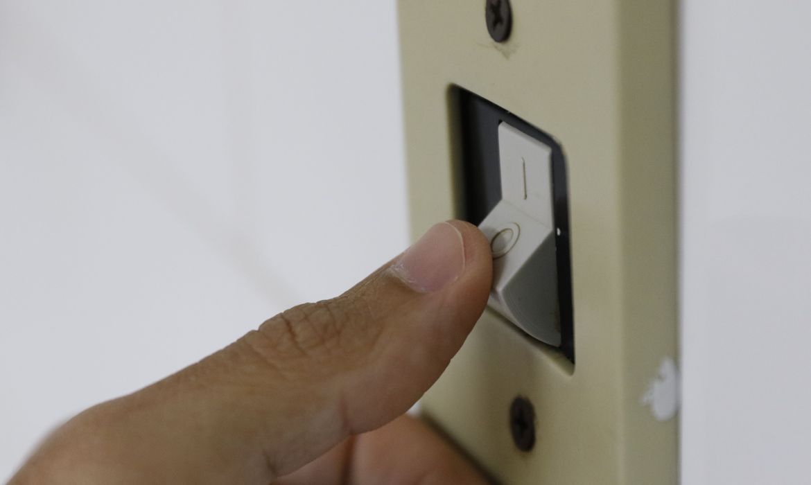 Sancionada lei que devolve PIS/Cofins cobrado na conta de luz
