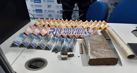 Polícia prende delinquente com meio quilo de maconha e dinheiro trocado