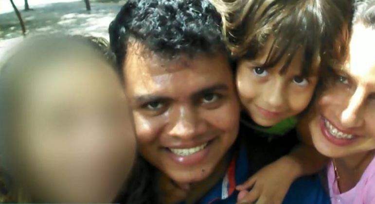 Homem mata esposa e filha dela de 9 anos e enterra em quintal em SP