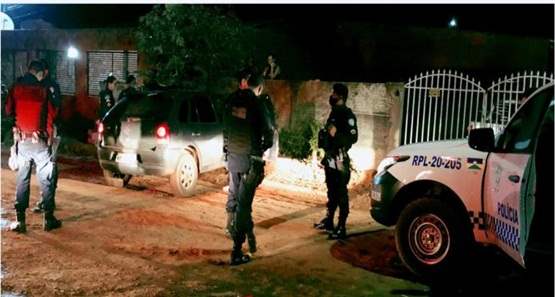 Trio tenta matar homem, foge da PM e se envolve em acidente na zona sul