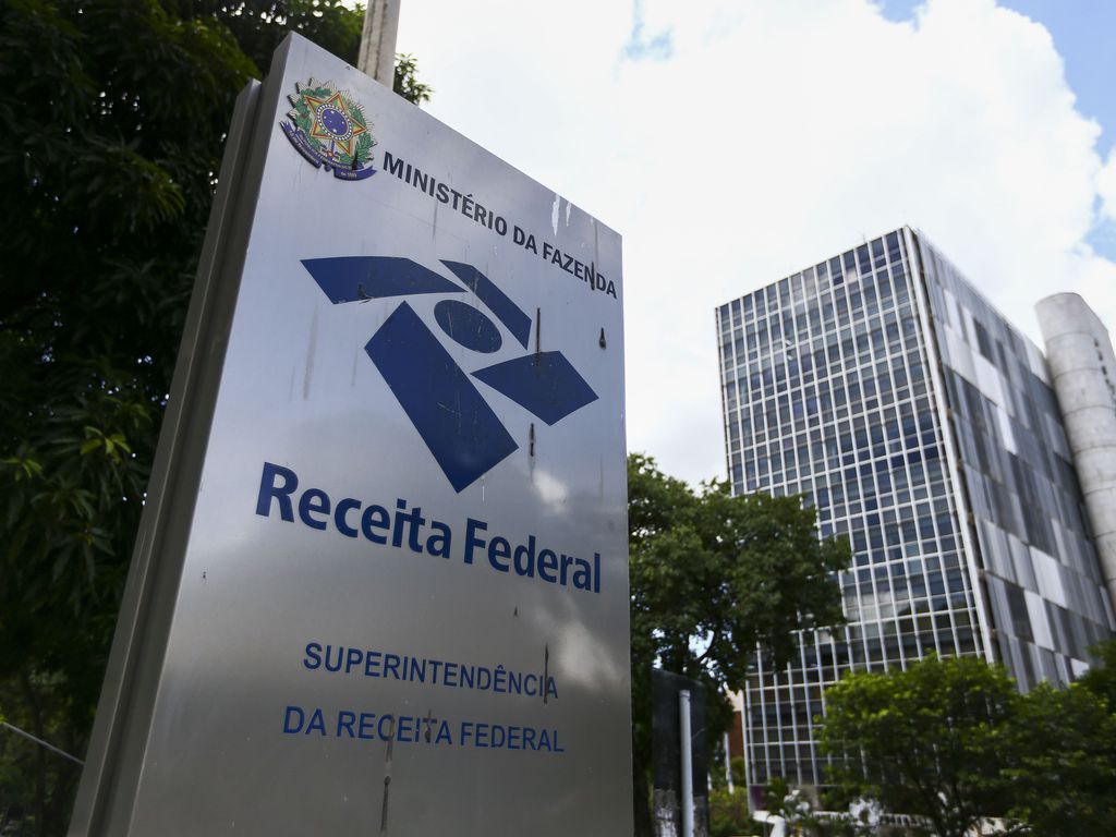 Receita Federal alerta sobre golpes de estelionatários aplicados na internet em seu nome