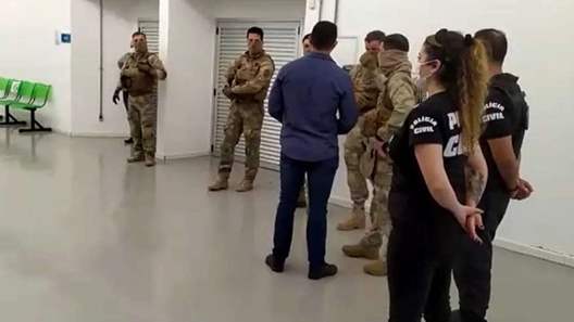 Polícia prende estudantes de medicina suspeitos de usar documentos falsos