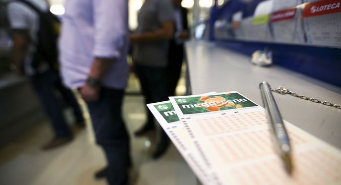 
Mega-Sena, acumulada há 3 sorteios, paga R$ 53 milhões neste sábado