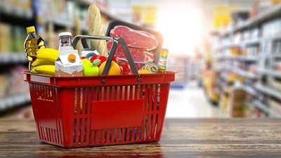 Mulher é presa após consumir bebida alcoólica dentro de supermercado e não pagar
