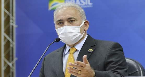 Ministro pede aos pais que levem seus filhos para vacinar contra covid