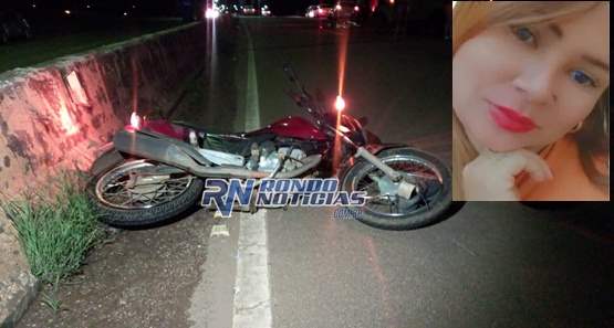Motorista atropela casal em motocicleta e mulher morre na queda