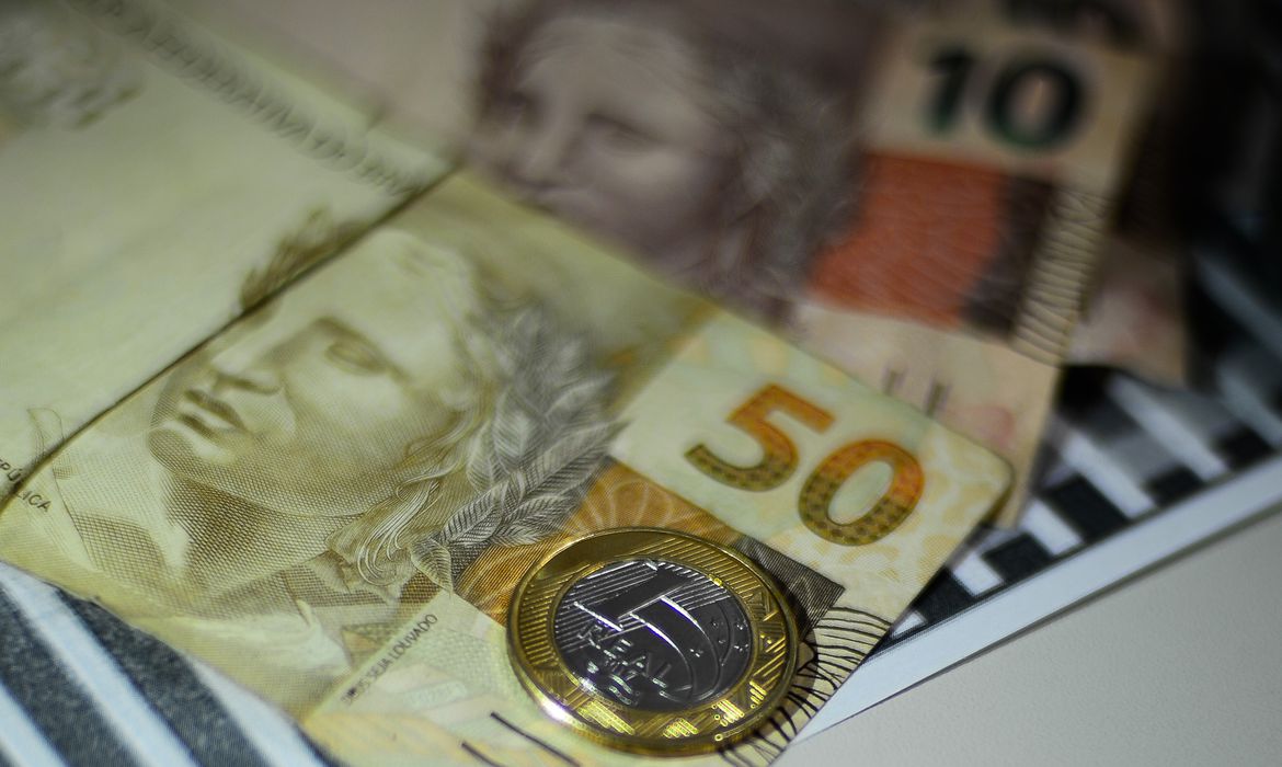 Beneficiários com NIS final 3 recebem nesta terça-feira Auxílio Brasil
