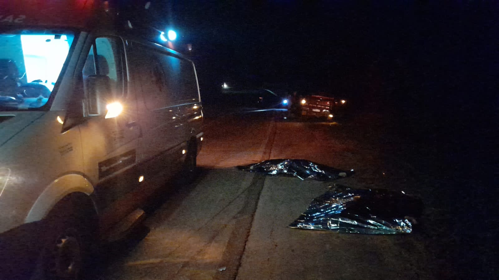 Caminhonete bate de frente com motocicleta e mata dois ocupantes