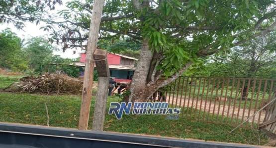 Defunto crivado a tiros é achado no quintal de vizinho na Zona Leste
