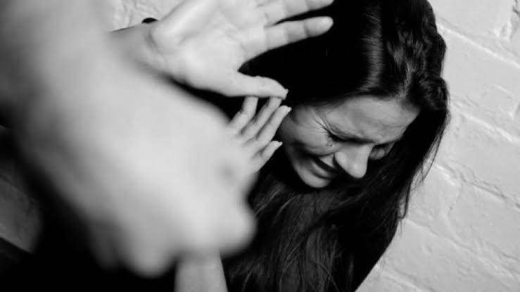 Ex-mulher é surrada porque pediu dinheiro para comprar leite para filha
