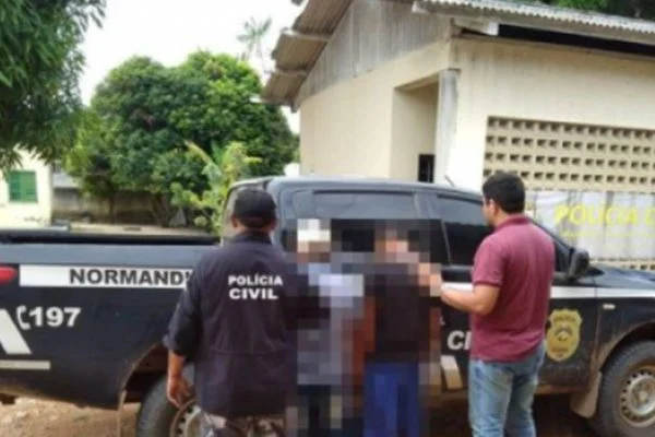 Mulher é presa por permitir estupro da própria neta de 11 anos em troca de comida