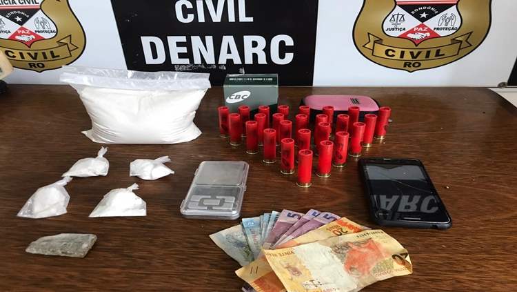 Denarc prende homem em barco no Rio Madeira com cocaína e várias munições