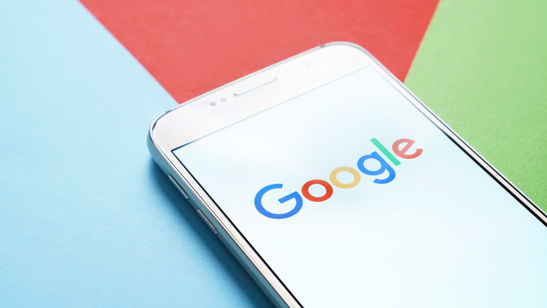Google fatura com anúncios em sites que disseminam fake news sobre eleição no Brasil
