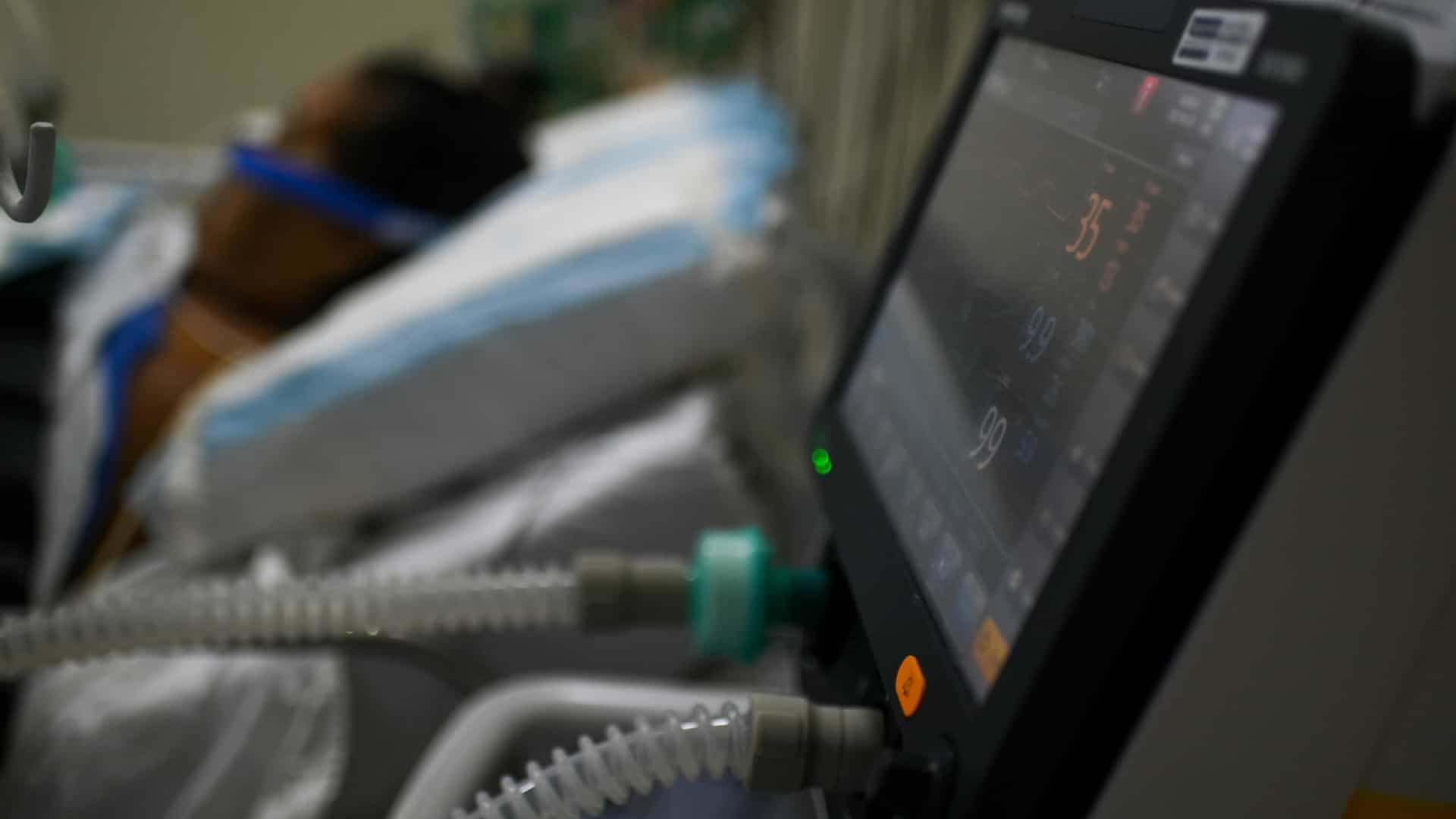 Brasil notifica quase 42 mil casos de covid em 24h pelo 2º dia seguido

