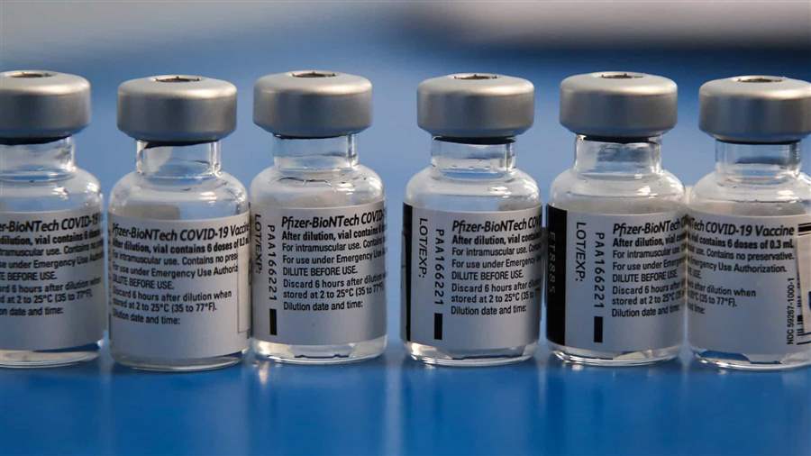 Reforço da Pfizer após Coronavac eleva eficácia contra a Covid para 92,7%, diz estudo
