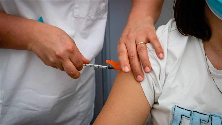 Brasil tem 71,78% da população vacinada com duas doses ou aplicação única
