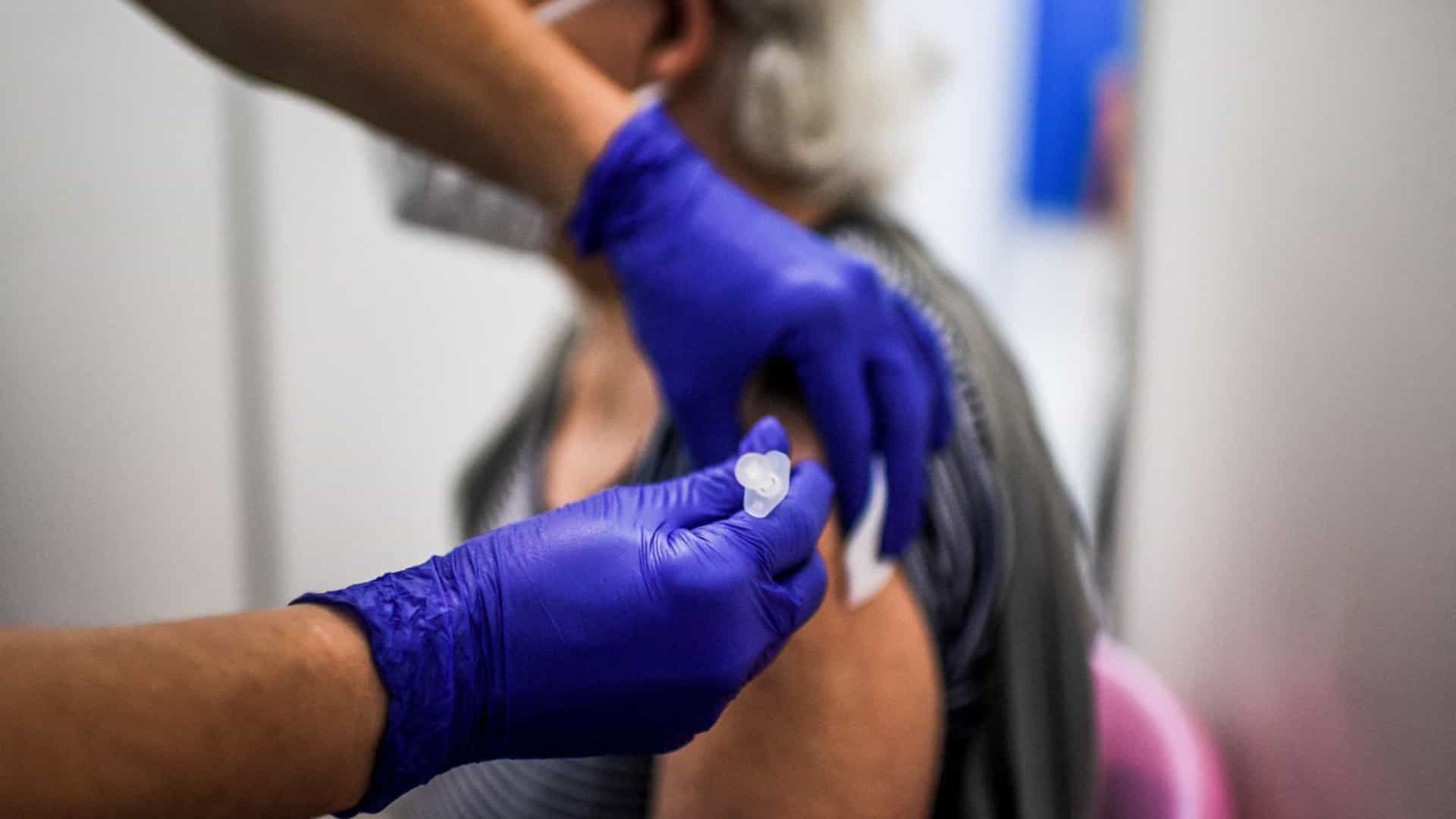 Brasil tem 79,18% da população com esquema vacinal anticovid completo
