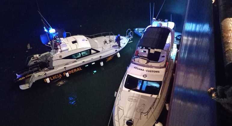 Polícia encontra 95 kg de cocaína escondidos em casco de navio no Porto de Santos 